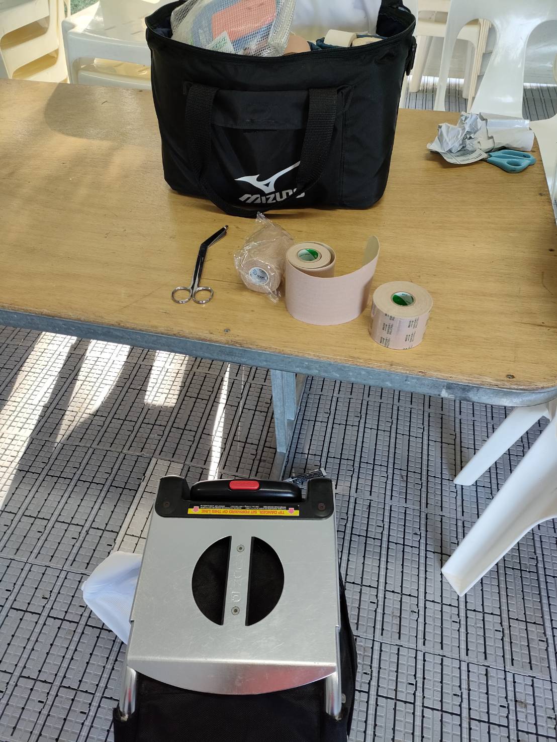 試合前の準備 - テーピング・マッサージ